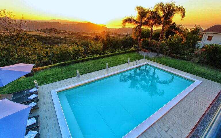 Villa Malu: Ansichten, Außen, Draussen, Garten, Schwimmbad