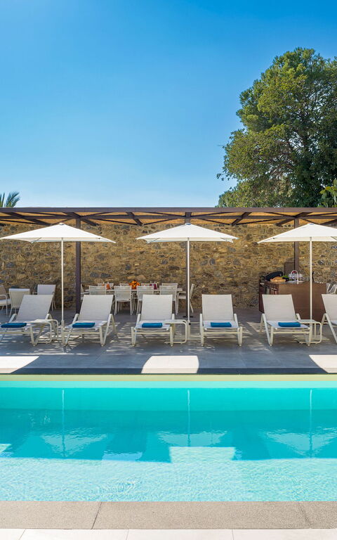 Zagara Bianca: Außen, Draussen, Schwimmbad