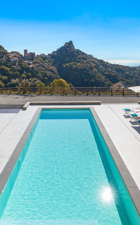 Zagara Bianca: Außen, Draussen, Schwimmbad