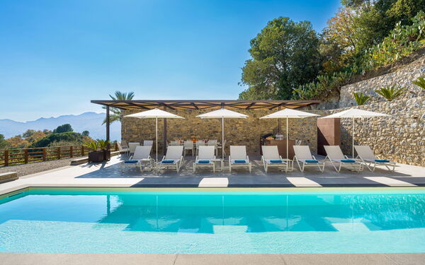 Zagara Bianca: Außen, Draussen, Schwimmbad