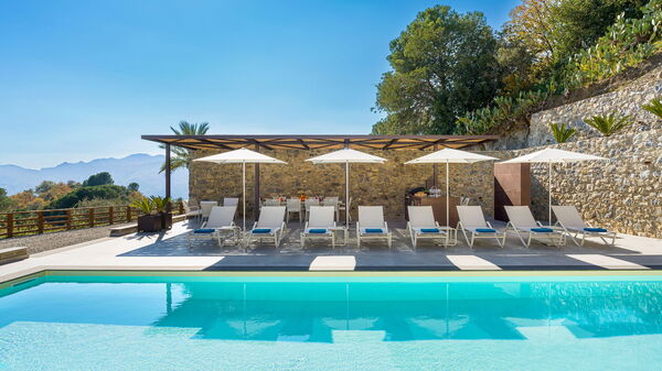 Zagara Bianca: Außen, Draussen, Schwimmbad