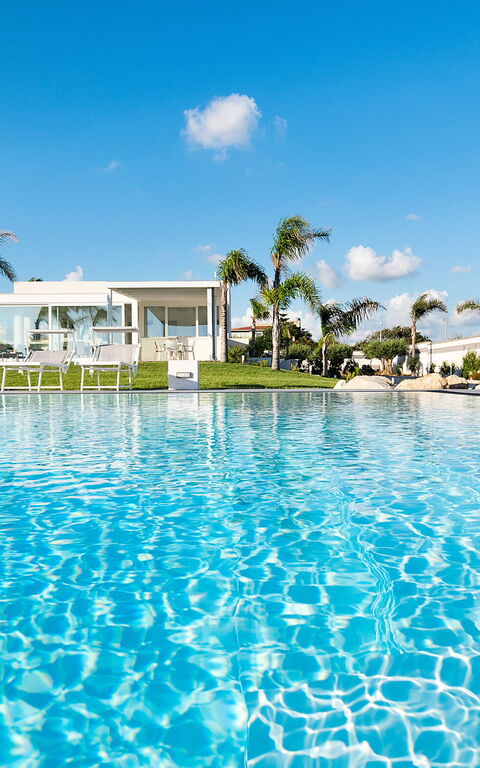 Diantha: Außen, Draussen, Schwimmbad