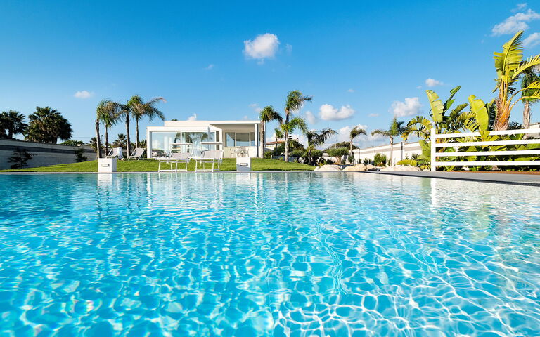 Diantha: Außen, Draussen, Schwimmbad