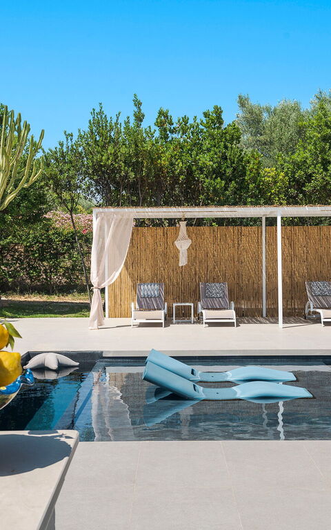 Pigna Blue: Außen, Draussen, Schwimmbad