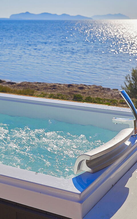 Villa Maraus: Ansichten, Außen, Draussen, Whirlpool