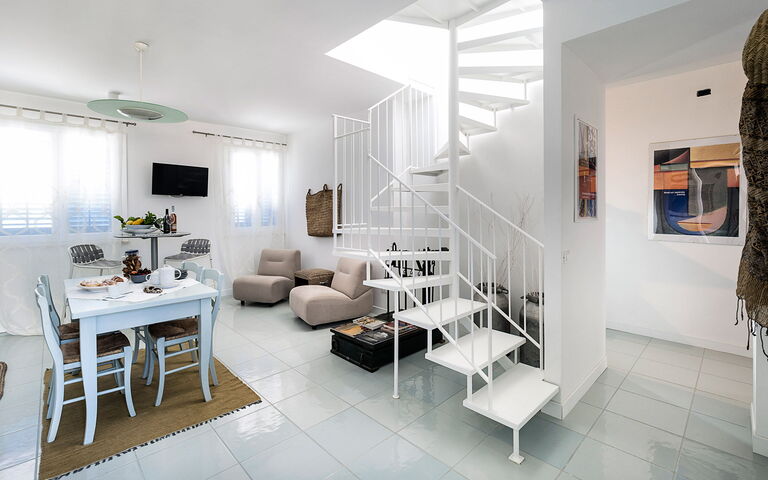 Unterkunft Delfino: Esszimmer, Küche, Wohnzimmer