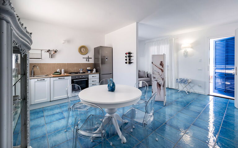 Unterkunft Riccio: Esszimmer, Küche, Wohnzimmer