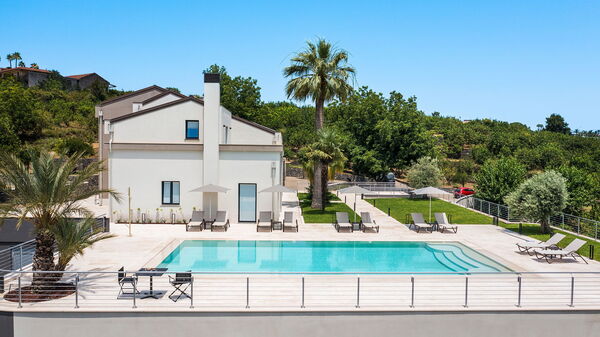 Villa Gianos: Außen, Draussen, Schwimmbad