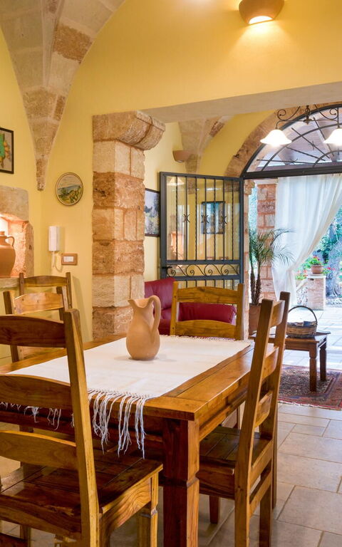 Villa Astrea: Esszimmer, Haupteingang, Wohnzimmer