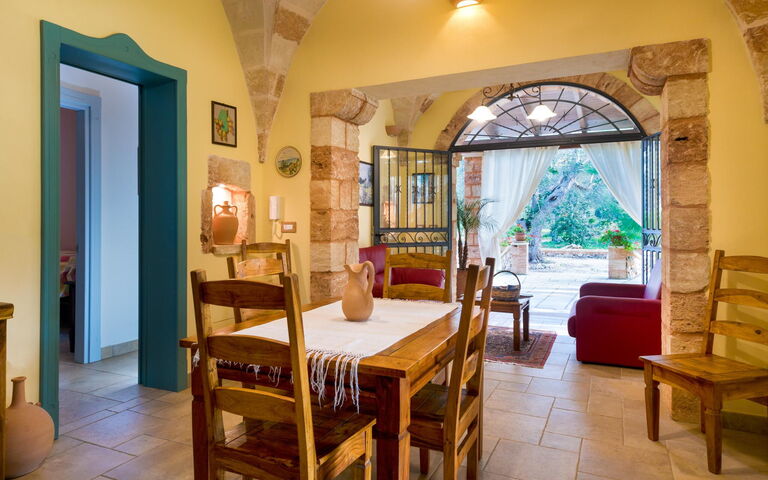 Villa Astrea: Esszimmer, Haupteingang, Wohnzimmer