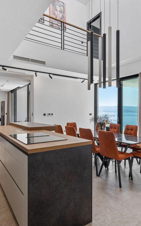 Villa Sea Breeze: Esszimmer, Haupteingang, Küche