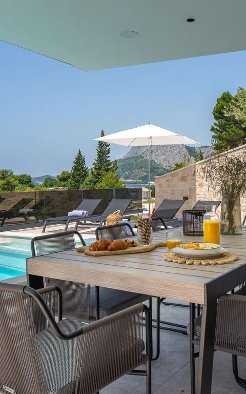 Villa Sea Breeze: Balkon / Terrasse / Patio, Draussen, Schwimmbad