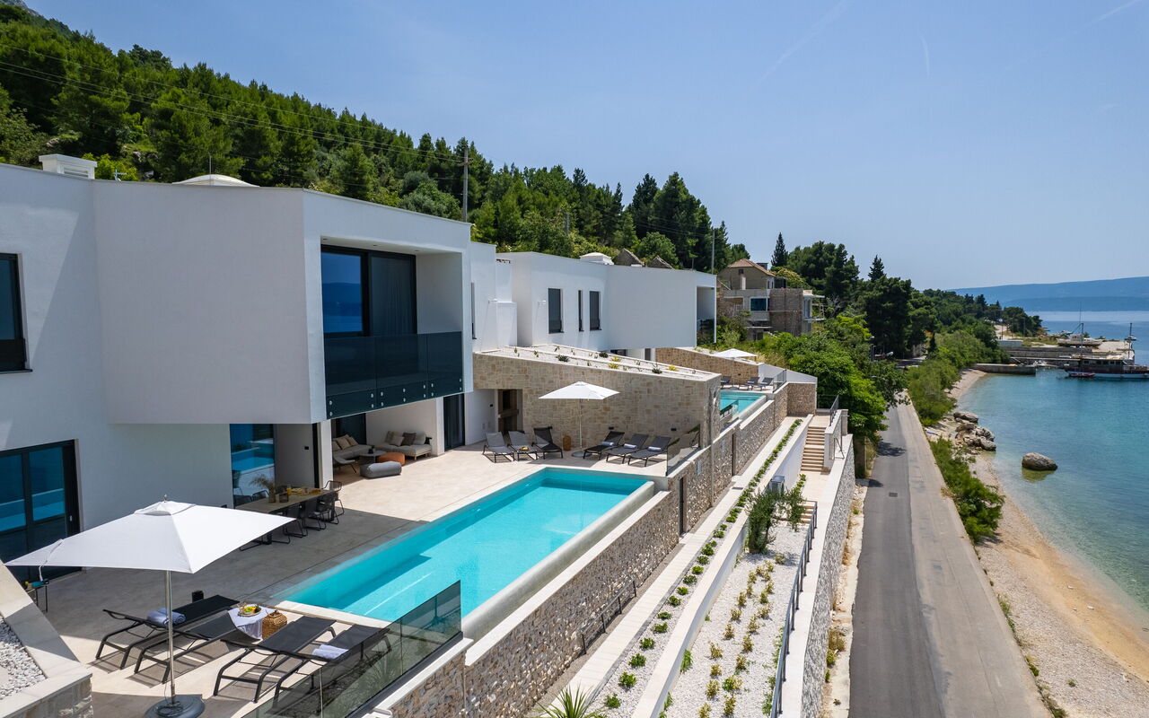 Villa Sea Breeze: Außen, Schwimmbad