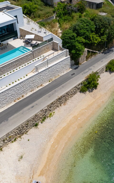 Villa Loma: Ansichten, Außen, Schwimmbad