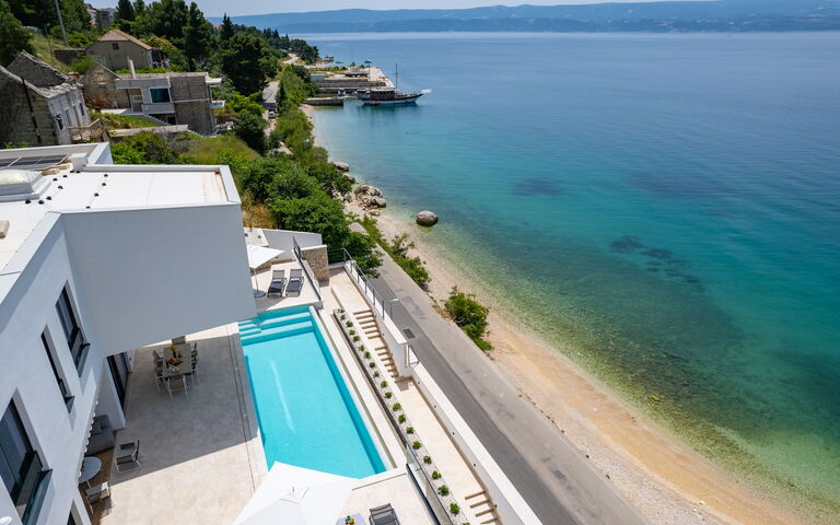 Villa Loma: Ansichten, Außen, Schwimmbad