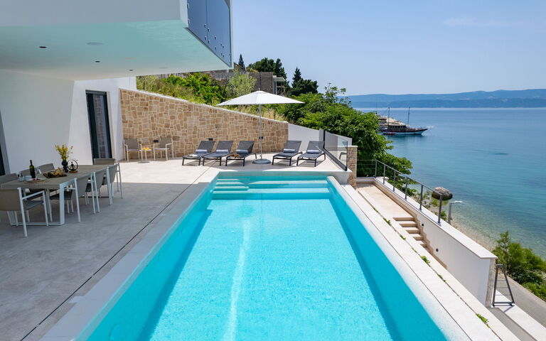 Villa Loma: Balkon / Terrasse / Patio, Draussen, Schwimmbad