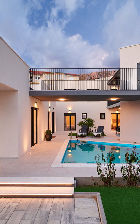 Villa Stella: Balkon / Terrasse / Patio, Schwimmbad