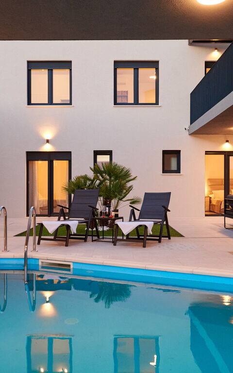 Villa Stella: Draussen, Schwimmbad