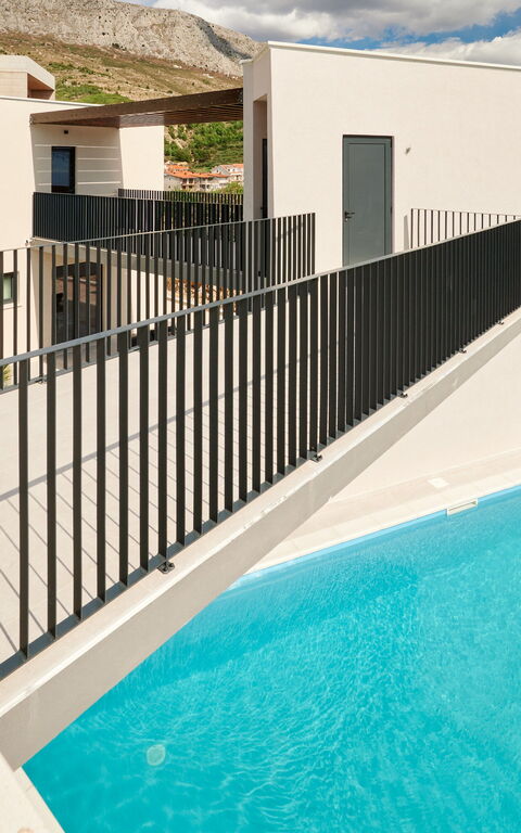 Villa Stella: Ansichten, Balkon / Terrasse / Patio, Schwimmbad