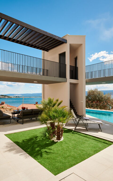 Villa Stella: Ansichten, Balkon / Terrasse / Patio, Draussen, Schwimmbad