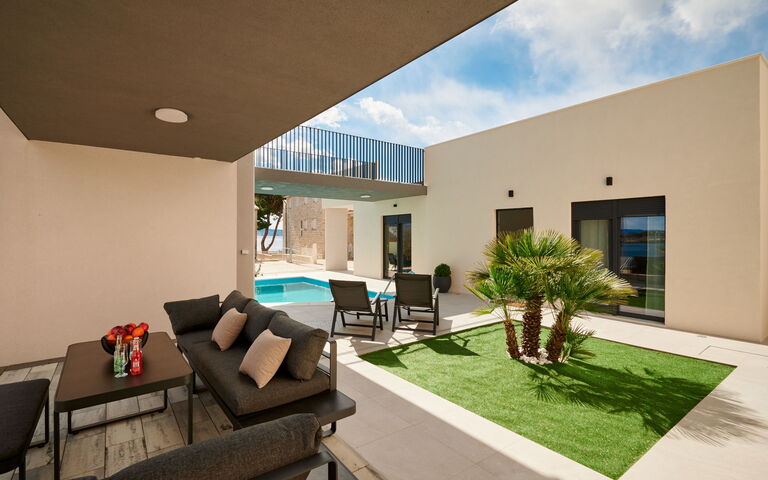 Villa Stella: Draussen, Schwimmbad