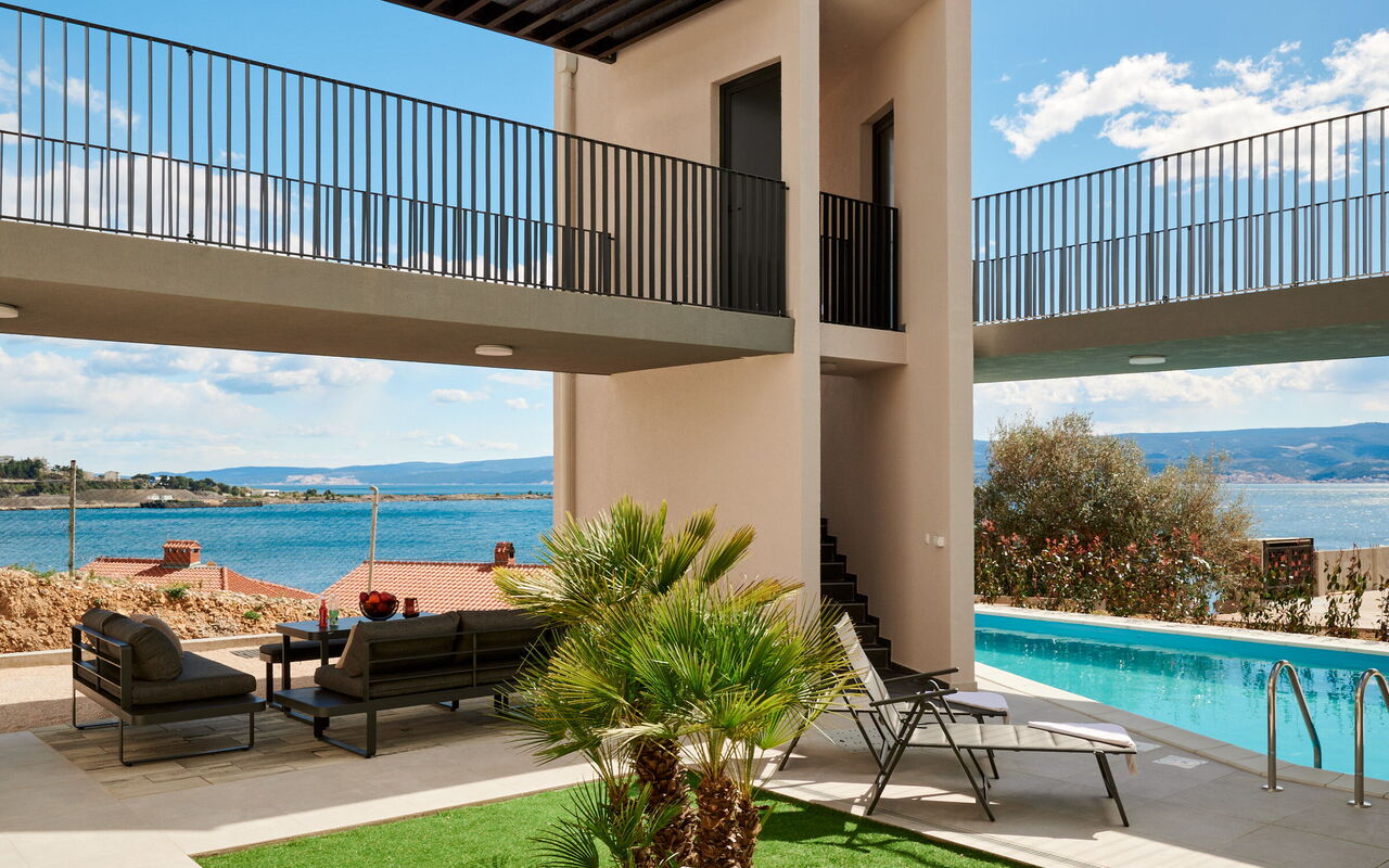 Villa Stella: Ansichten, Balkon / Terrasse / Patio, Draussen, Schwimmbad