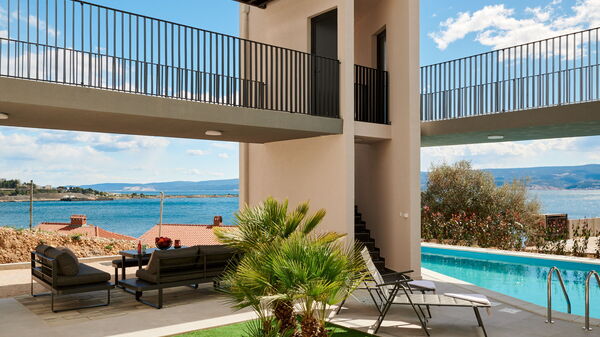 Villa Stella: Ansichten, Balkon / Terrasse / Patio, Draussen, Schwimmbad