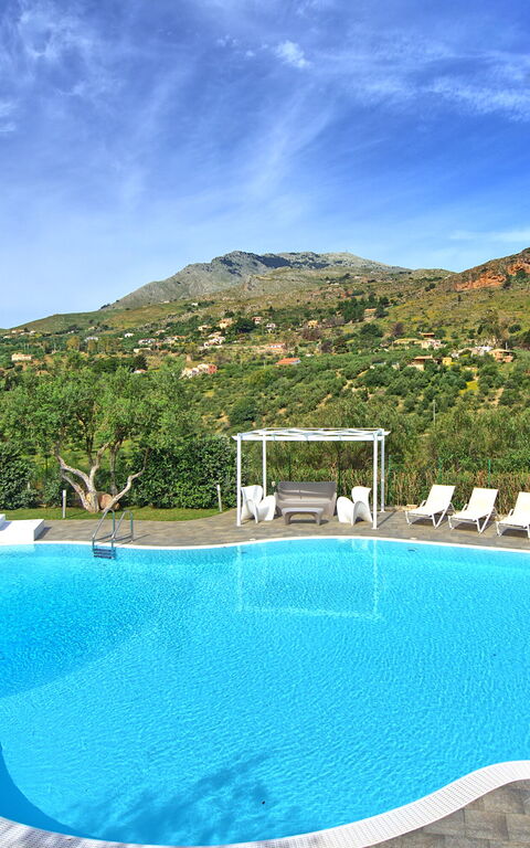 Villa Demetra: Außen, Draussen, Schwimmbad