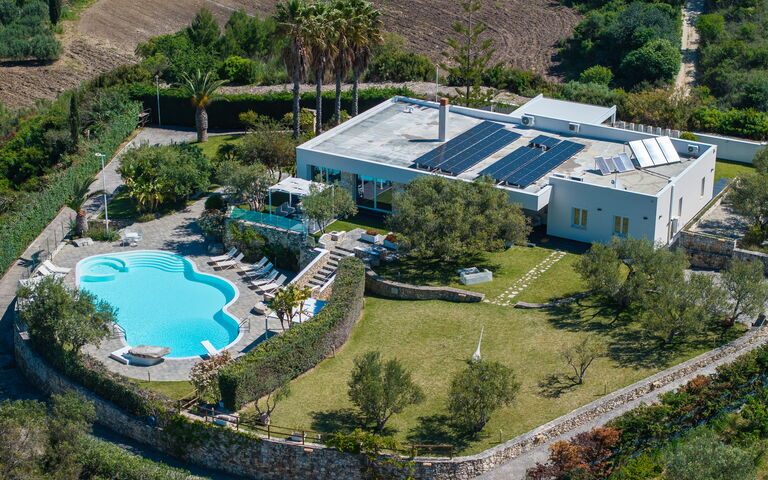 Villa Demetra: Garten, Schwimmbad