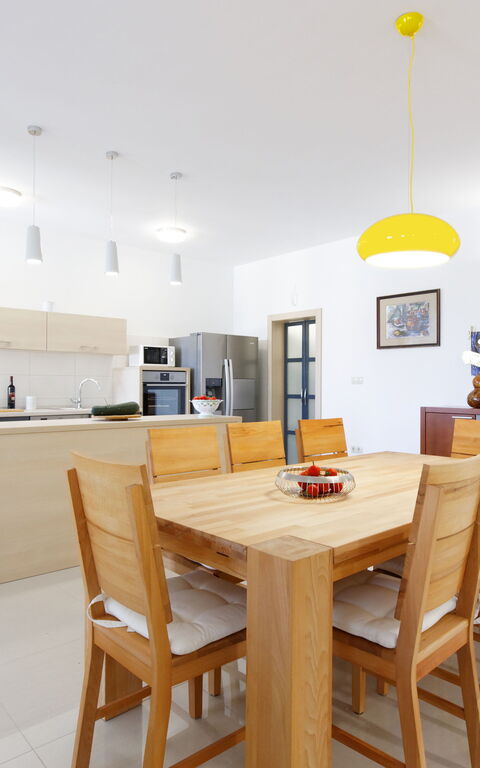 Villa Zupa: Esszimmer, Küche