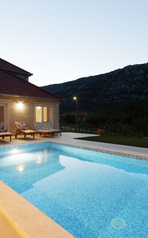 Villa Zupa: Außen, Schwimmbad