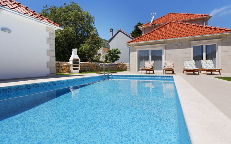 Villa Zupa: Balkon / Terrasse / Patio, Schwimmbad