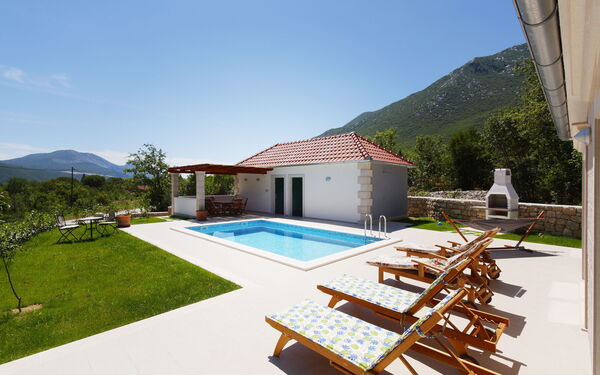 Villa Zupa: Balkon / Terrasse / Patio, Draussen, Garten, Schwimmbad