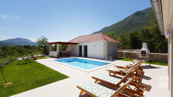 Villa Zupa: Balkon / Terrasse / Patio, Draussen, Garten, Schwimmbad