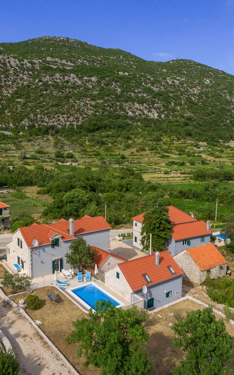 Villa Roglic: Außen, Garten, Schwimmbad