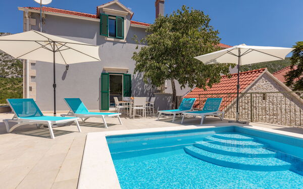 Villa Roglic: Draussen, Schwimmbad