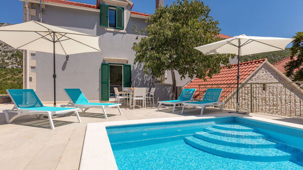 Villa Roglic: Draussen, Schwimmbad