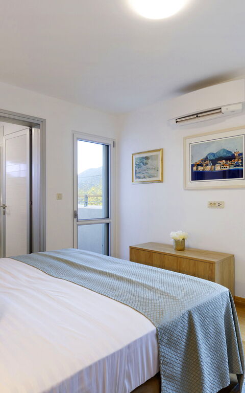 Villa Jure: Bad, Schlafzimmer