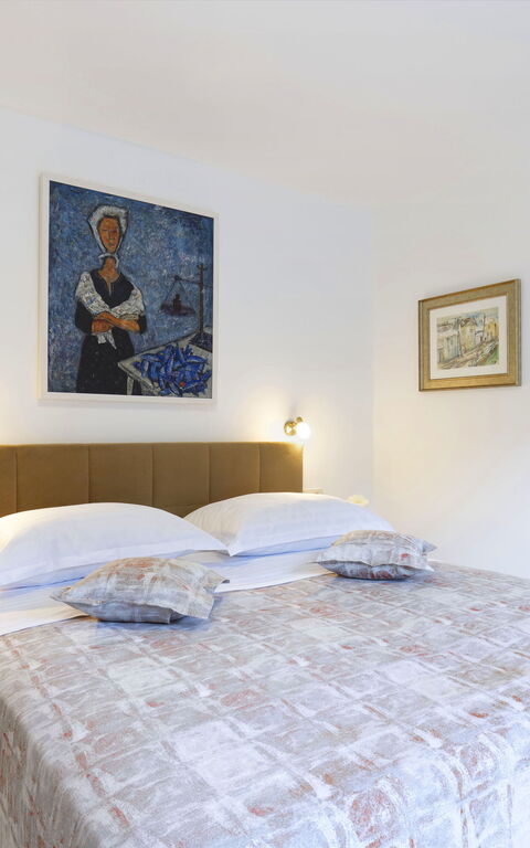 Villa Jure: Bad, Schlafzimmer