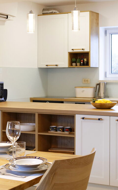 Villa Jure: Esszimmer, Küche