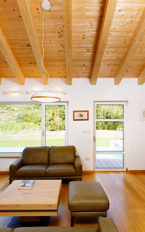 Villa Jure: Ansichten, Wohnzimmer