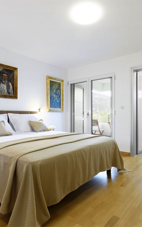 Villa Jure: Bad, Schlafzimmer