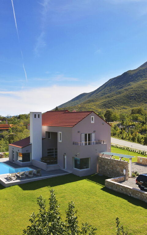 Villa Jure: Außen, Garten