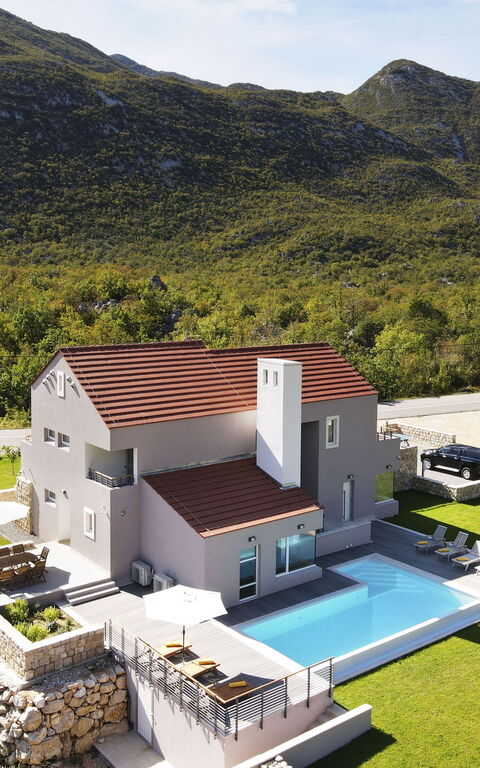 Villa Jure: Außen, Balkon / Terrasse / Patio, Garten