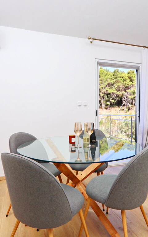 Villa Emerald: Esszimmer, Wohnzimmer