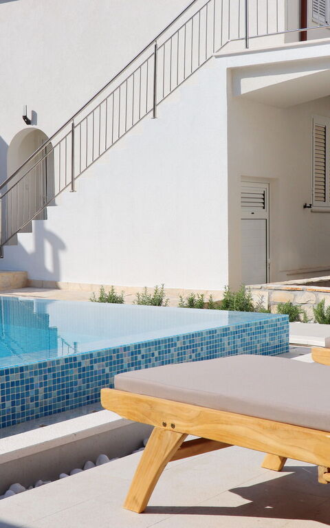 Villa Emerald: Außen, Schwimmbad