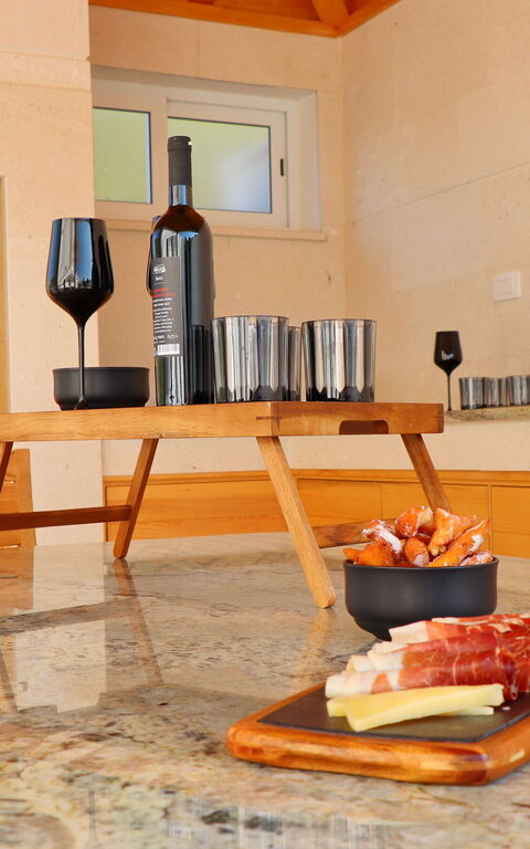 Villa Emerald: Draussen, Küche