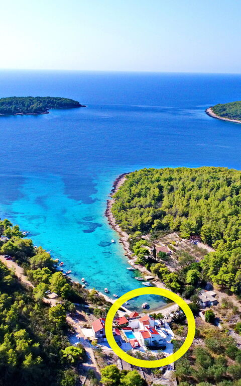 Villa Emerald: Ansichten, Außen