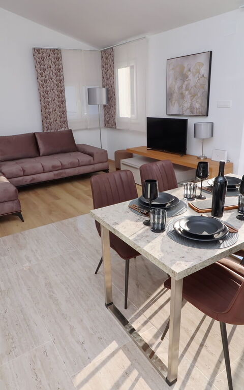 Villa Emerald: Balkon / Terrasse / Patio, Esszimmer, Wohnzimmer