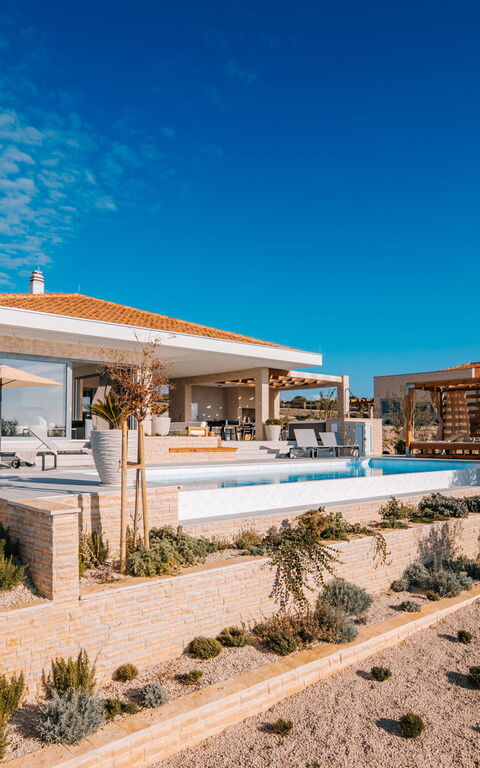 Villa Steropa: Ansichten, Außen, Schwimmbad